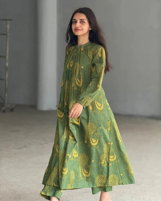 Elegant Green Anarkali Kurta with Ethnic Paisley Design