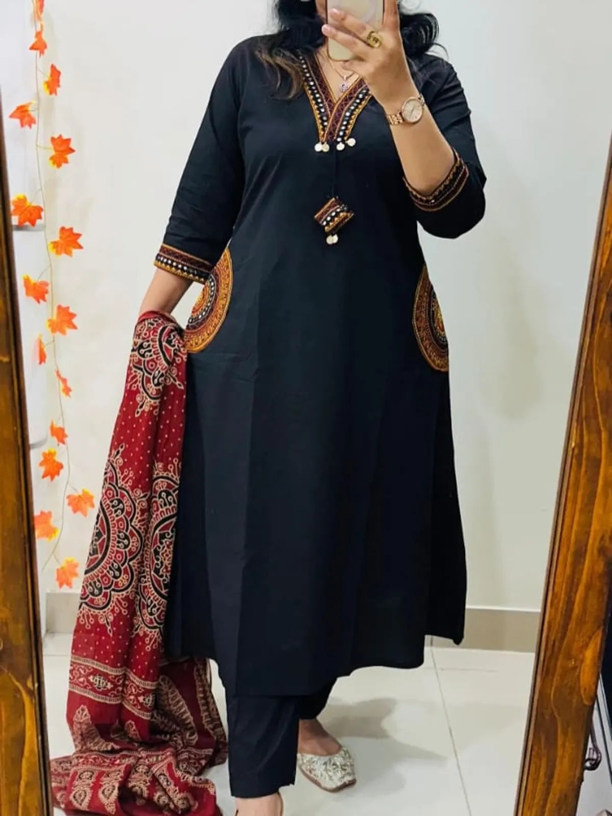 Elegant Black Kurta Pant Set with Ethnic Maroon Dupatta