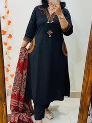 Elegant Black Kurta Pant Set with Ethnic Maroon Dupatta