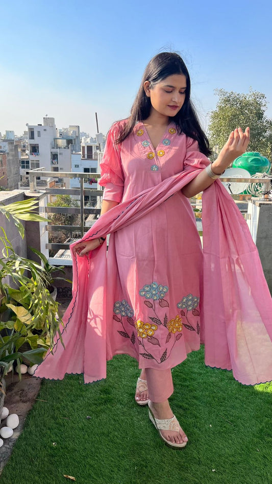 Label roohani Elegant Pink Floral Kurta Set